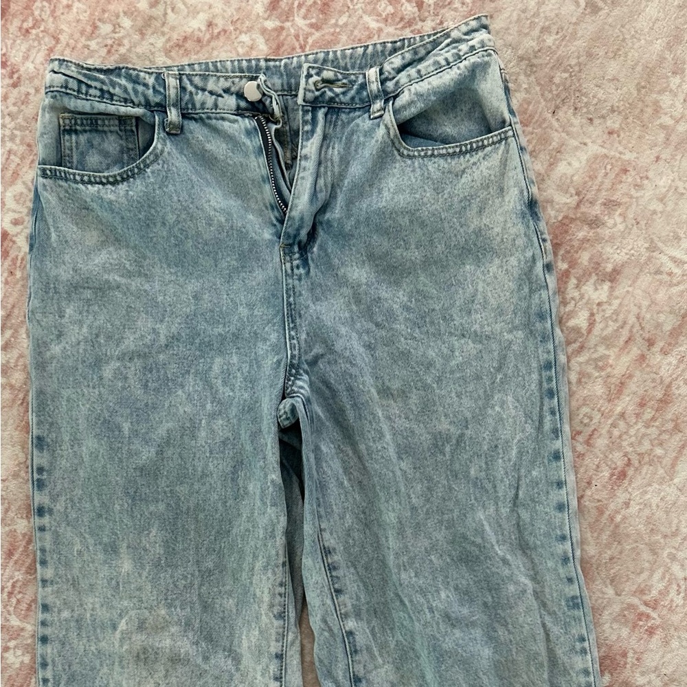 Women’s Light Blue High-Waisted Jeans